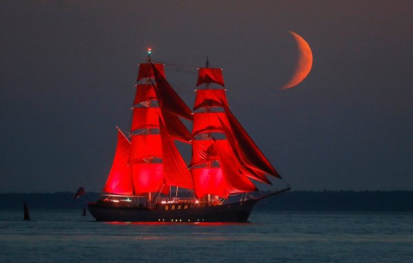 Парусник Алые паруса