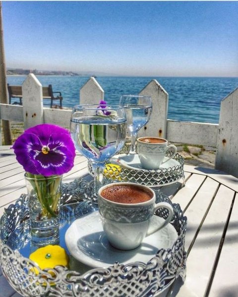 Утро на море с кофе