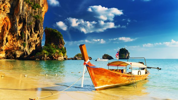 Красивый пляж с пальмами