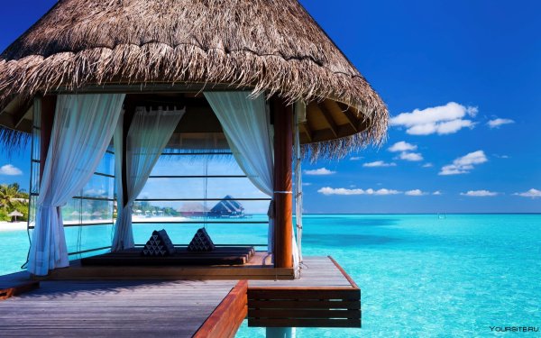 Красивый пляж