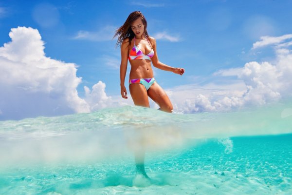 Море пальмы пляж с людьми