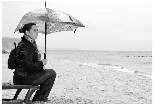 Девушка и море арт