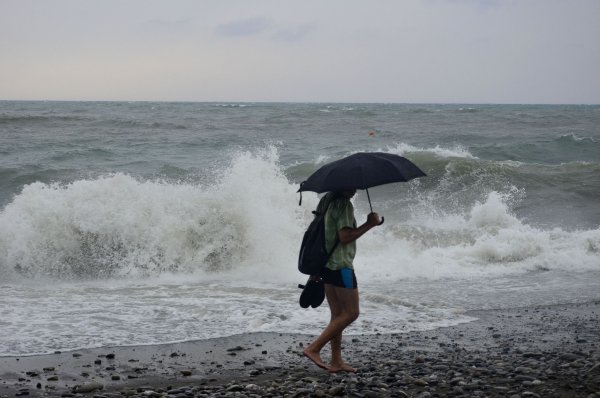 Девушка море шторм