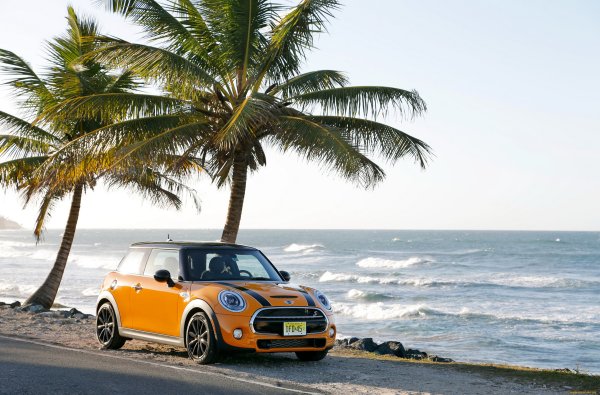 Mini Cooper s 5 у моря