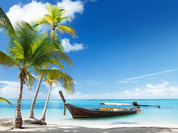 Голубое море