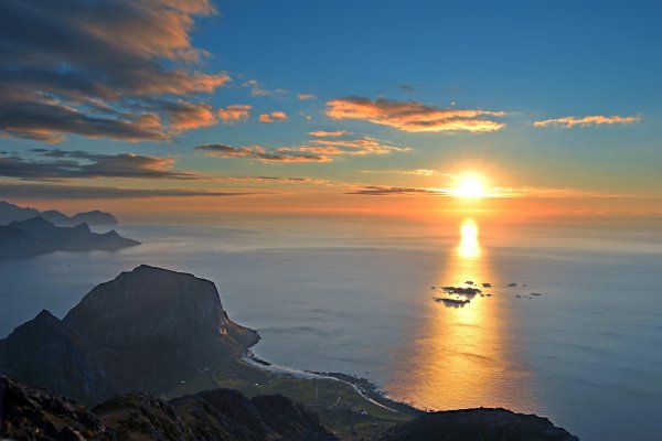 Море горы солнце