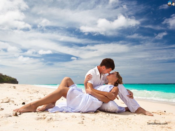 Сердце на песке у моря