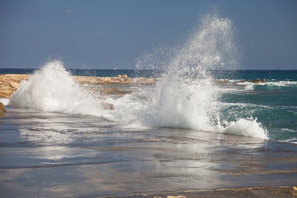 Море волнуется