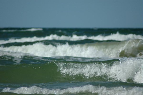 Море волнуется раз