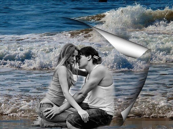 Влюбленные ночью на море