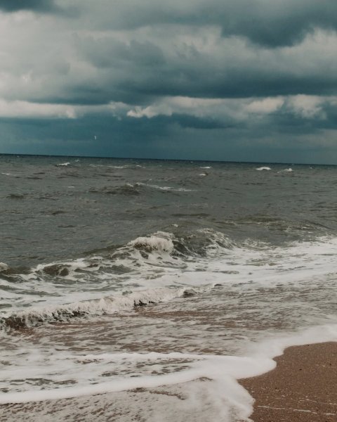 Бушующее море