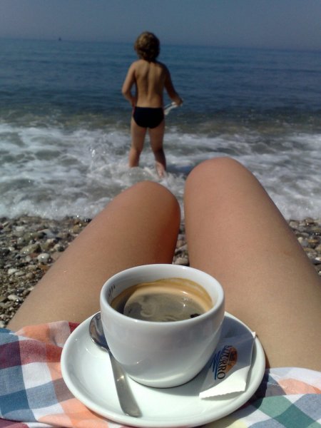 Кофе и море фотосессия девушки