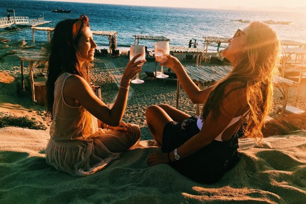 Подружки на море