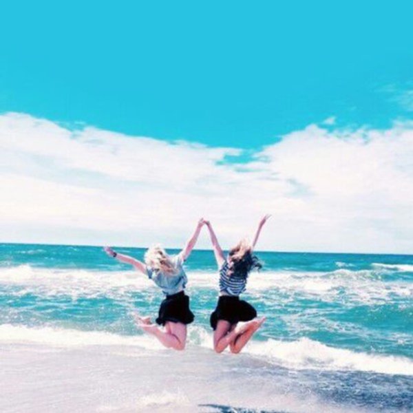 Лучшие подруги на море