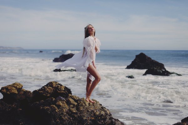 Фотосессия на камнях у моря