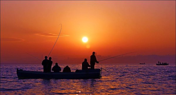 Рыбаки в море