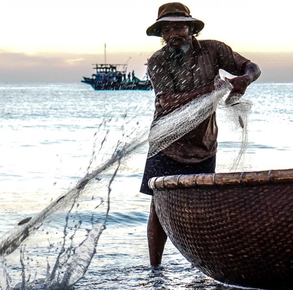 Рыбаки в море