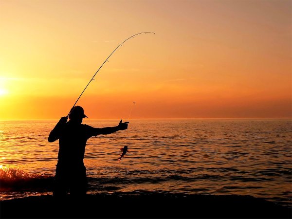 Рыбак на закате