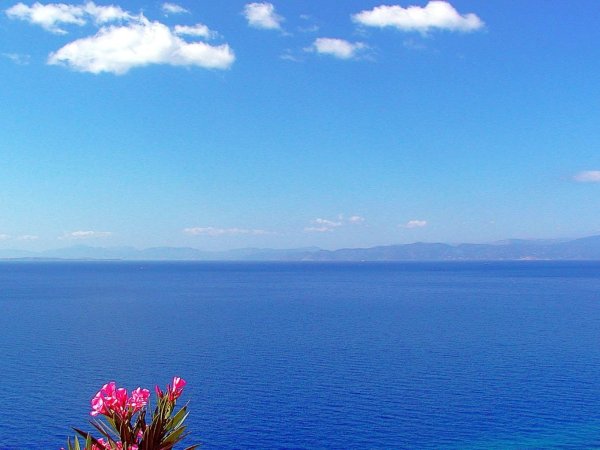 Весеннее море