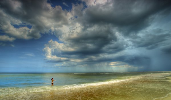 Штормовое небо над морем