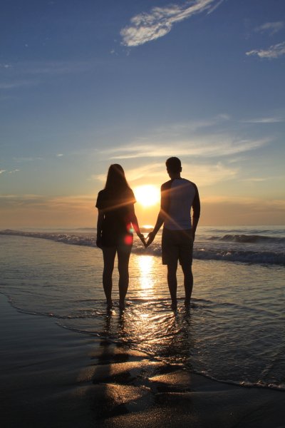 Пары на море