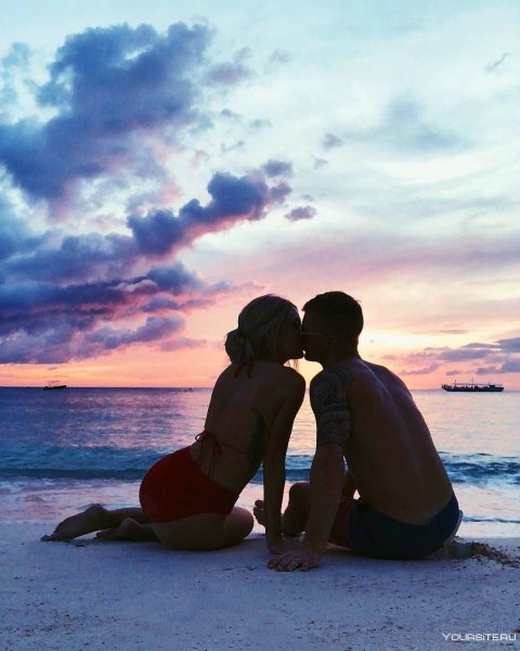 Влюбленные на закате