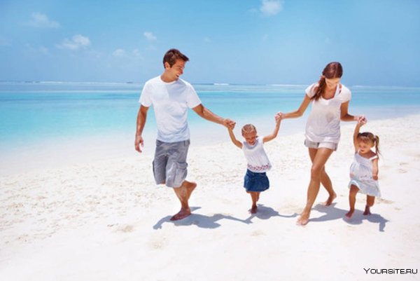 Семейная фотосессия на море с ребенком