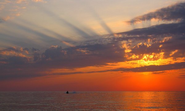 Рассвет на море