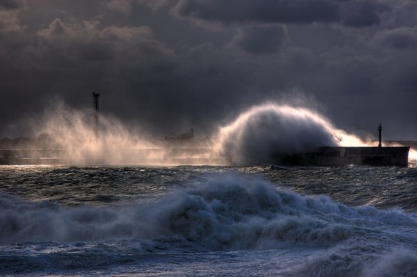 Шторм ураган Севастополь