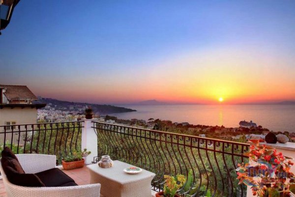 Италия Сицилия вид на море улица