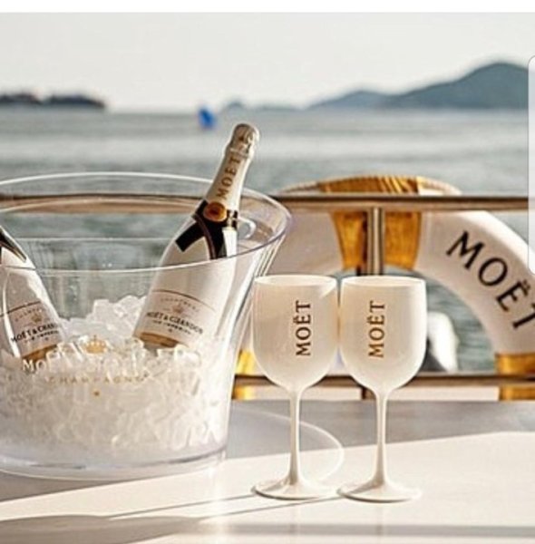 Шампанское на яхте