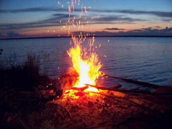 Море вечер костер