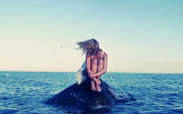 Рука торчит из воды