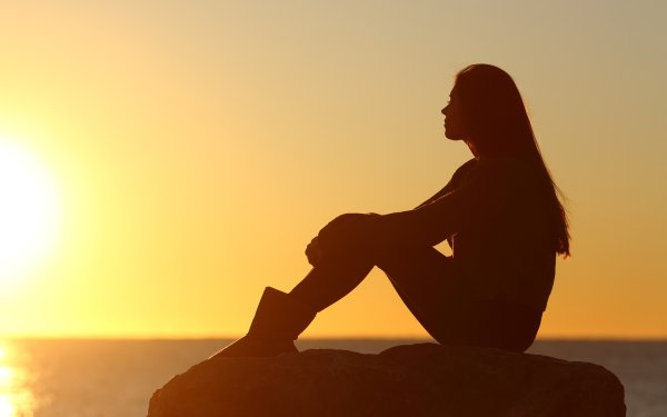 Силуэт на фоне моря