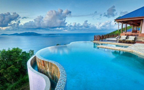 Бассейн с красивым видом