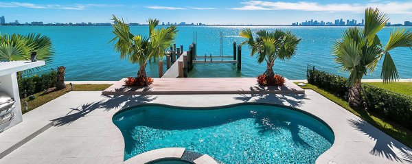 Отель на море с бассейном