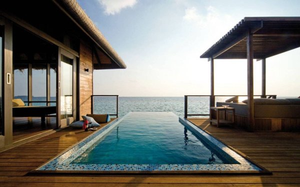 Бассейн на курорте для фотошопа