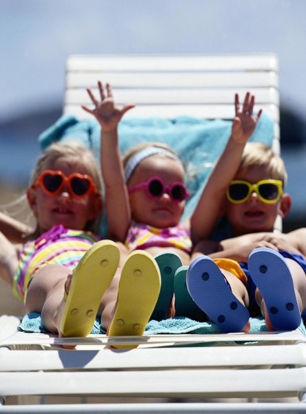 Дети летом на море