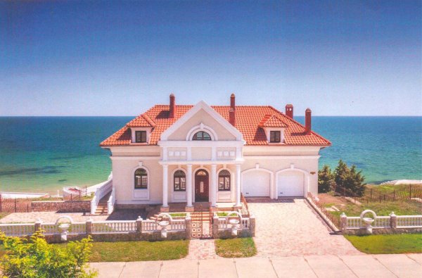 Вилла на берегу моря
