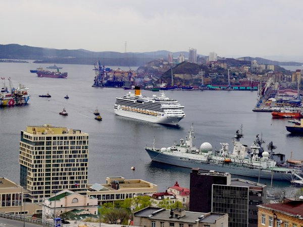 Маяк на мысе Басаргина Владивосток