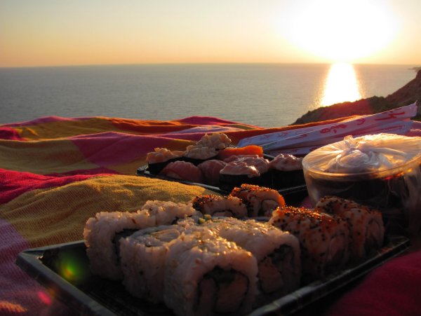 Роллы на природе