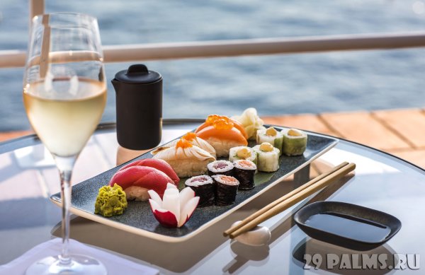 Суши и шампанское