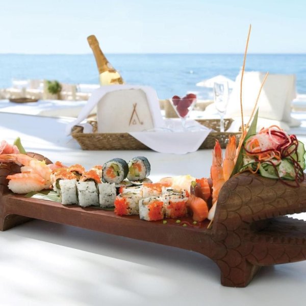 Суши на пляже