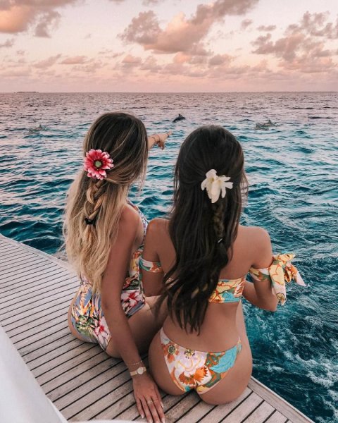 Подружки на море