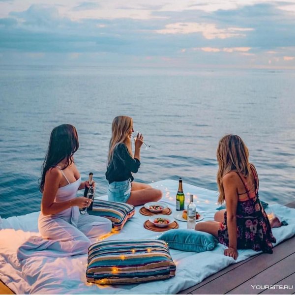 Подружки на море