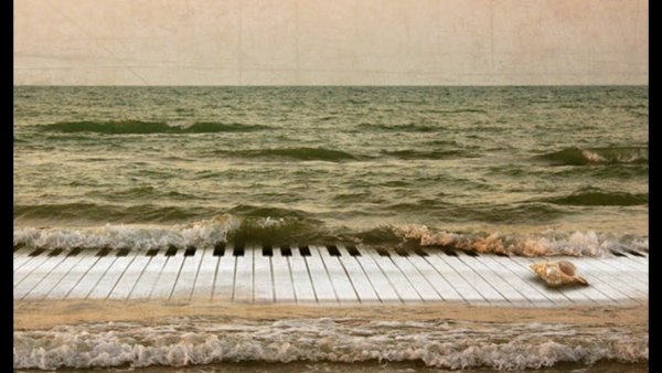 Рояль и море