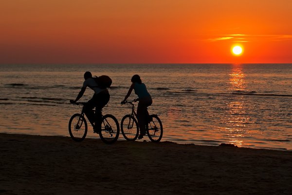 Велосипед на берегу моря