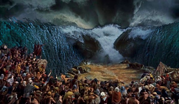 Войско фараона в Красном море