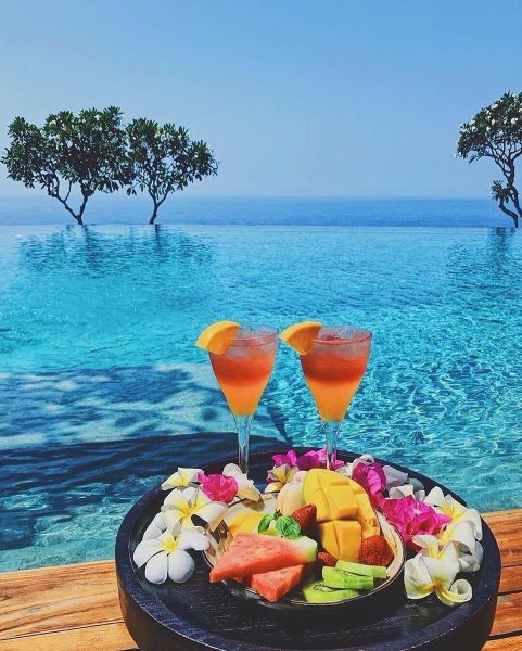 Фрукты на пляже