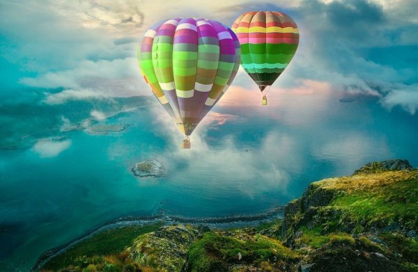 Воздушные шары над морем